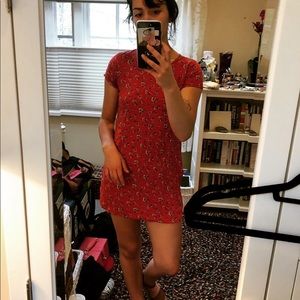 Red floral print mini dress/shirt. T-shirt style.